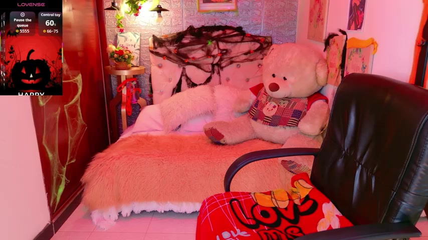 meghan_nill live screenshot 2025-10-15 08:15:13