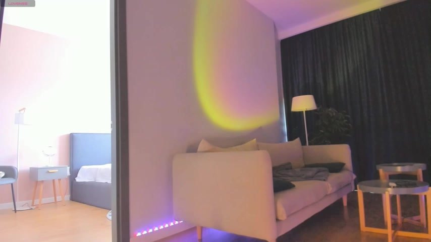 mey_baee live screenshot 2025-08-24 08:10:29