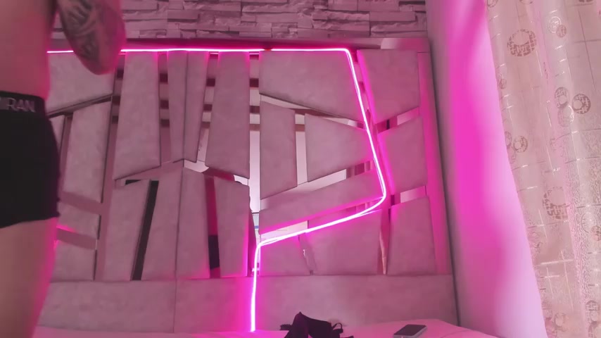 mia_and_austin latest screenshot