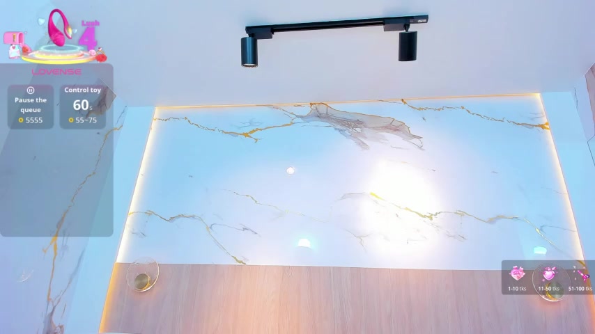 mikee_fox live screenshot 2025-09-30 12:07:37