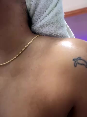 riri_brunnete live screenshot 2025-09-21 05:05:26